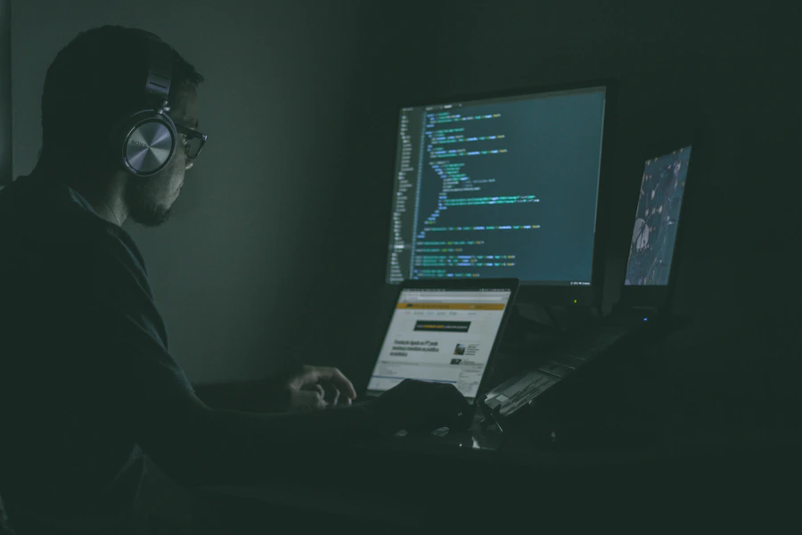 Tela com código de programação em destaque